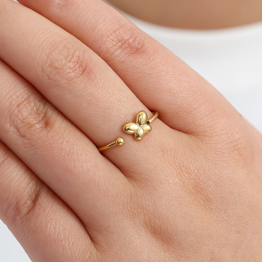 Edelstahlring mit Schmetterling in gold, größenverstellbar.