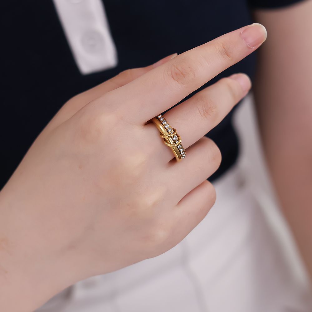 Edelstahlring mit zwei Ringen in gold mit Zirkon-Steinen, Größe 17 also 54mm.