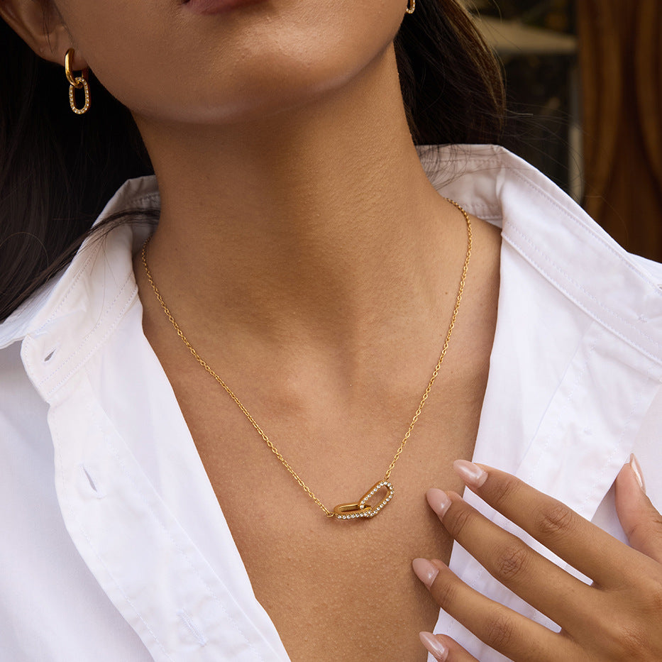 Goldene 18K vergoldete Kette mit funkelndem Zirkonia-Gliedanhänger – elegantes und modernes Schmuckstück.