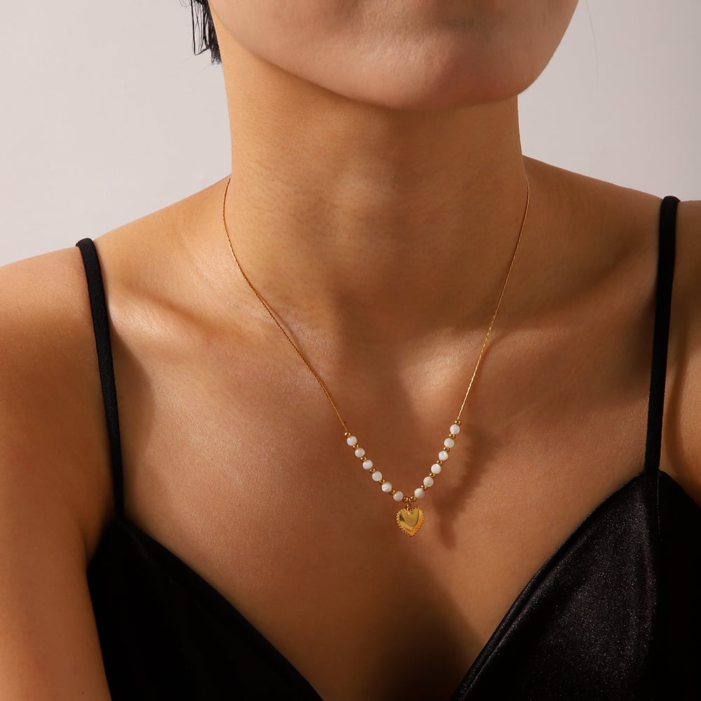 vergoldete Edelstahl Halskette mit Perlen und goldenen Herz Anhänger