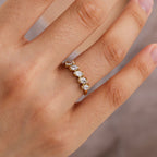 Goldener offener Ring mit fünf marquise-förmigen Zirkonia – 14K vergoldeter Edelstahl, filigranes Design.