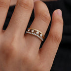 Goldener offener Ring mit Zirkonia-Elementen – modernes 14K vergoldetes Design.